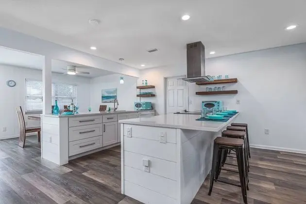 Ev (Arlington Park Beautifully Renovated )