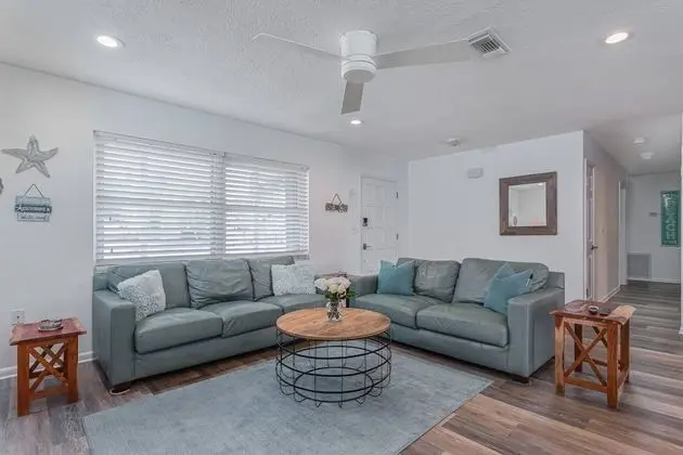 Ev (Arlington Park Beautifully Renovated )