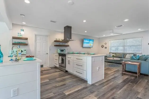 Ev (Arlington Park Beautifully Renovated )