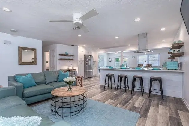Ev (Arlington Park Beautifully Renovated )