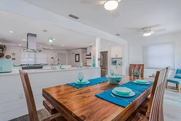 Ev (Arlington Park Beautifully Renovated )