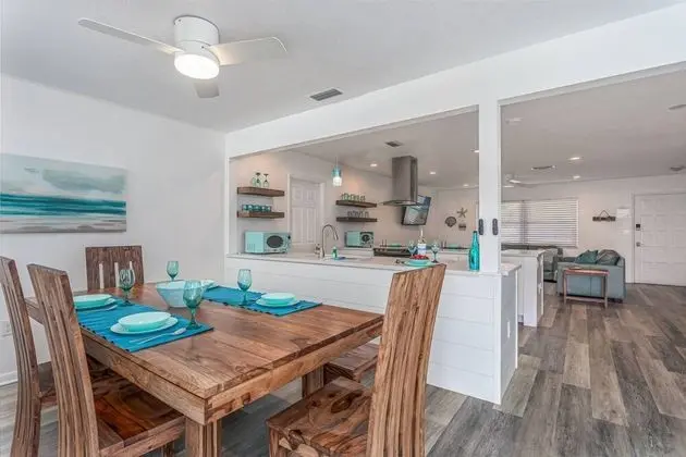Ev (Arlington Park Beautifully Renovated )