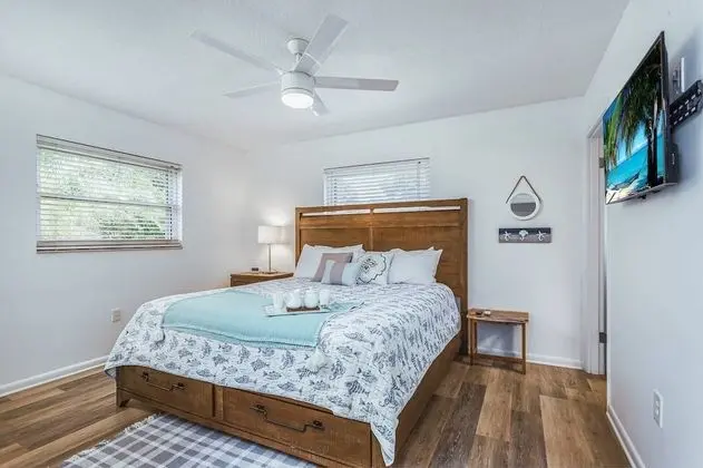 Ev (Arlington Park Beautifully Renovated )