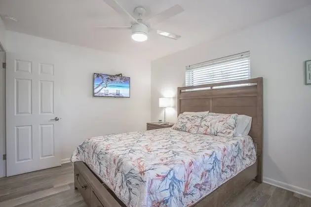 Ev (Arlington Park Beautifully Renovated )