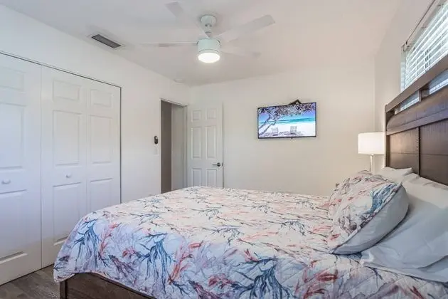 Ev (Arlington Park Beautifully Renovated )