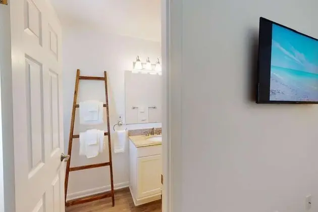 Ev (Arlington Park Beautifully Renovated )