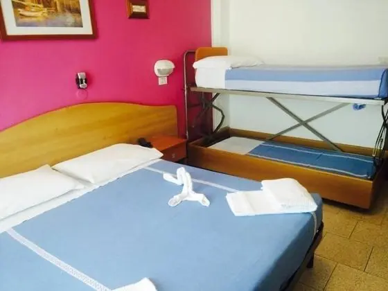 Dört Kişilik Oda, Birden Çok Yatak