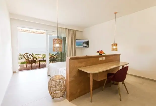 Tek Büyük Yataklı Oda, Balkon, Deniz Manzaralı (Classic Sea Garden)