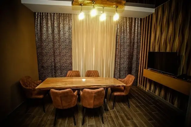 Royal Dört Kişilik Oda, 2 Yatak Odası, Sigara İçilebilir, Bahçe Manzaralı