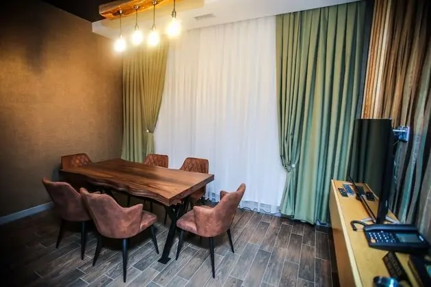 Royal Dört Kişilik Oda, 2 Yatak Odası, Sigara İçilebilir, Bahçe Manzaralı