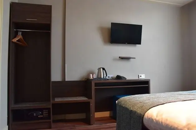 Tek Büyük Yataklı Oda, Kanal Manzaralı