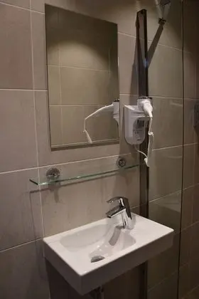 Tek Büyük Yataklı Oda, Kanal Manzaralı (Small)