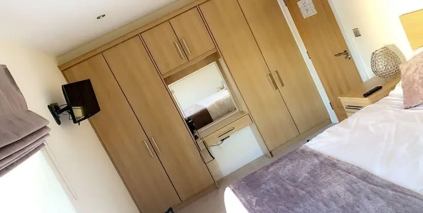 Traditional Tek Büyük Yataklı Oda