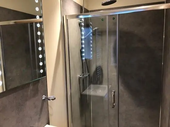 Traditional Tek Büyük Yataklı Oda