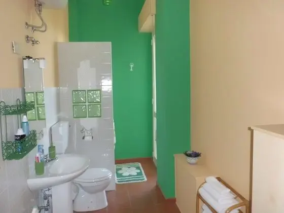 Romantic Oda, Dağ Manzaralı (Red Room)