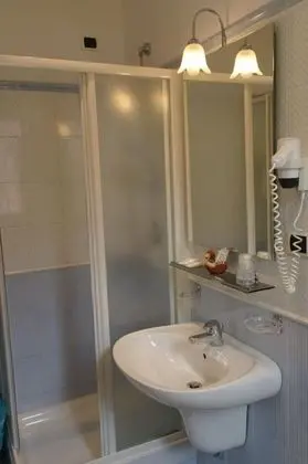 Üç Kişilik Oda, Birden Çok Yatak, Sigara İçilmez