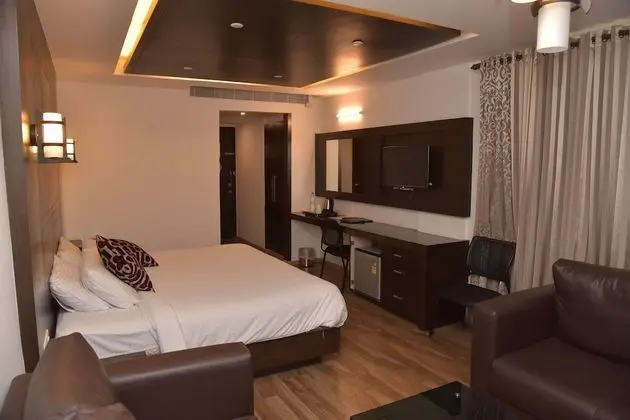 Süit, 1 Yatak Odası, Sigara İçilebilir, Bahçe Manzaralı