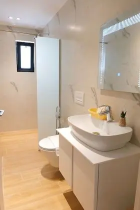 Tek Büyük Yataklı Oda, Balkon