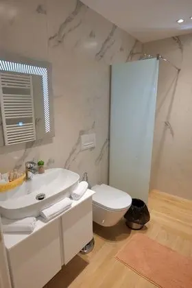 Tek Büyük Yataklı Oda, Balkon