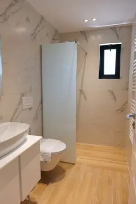 Üç Kişilik Oda, Balkon