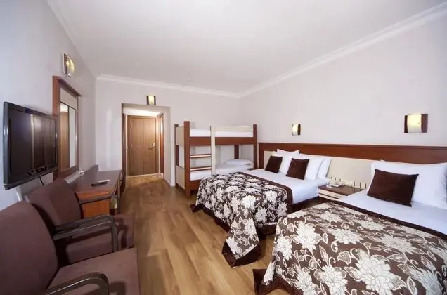 Standart Oda,kara Manzaralı,balkonlu