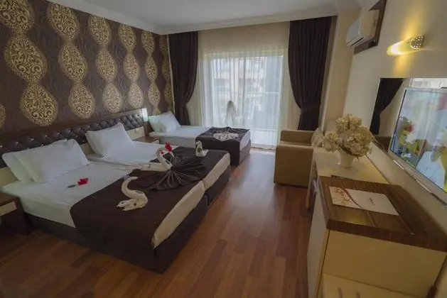 Standart Oda, Bahçe Manzaralı, Balkonlu