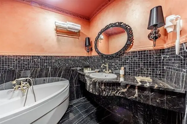 Premium Tek Büyük Yataklı Oda