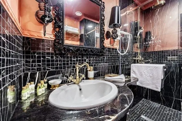 Premium Tek Büyük Yataklı Oda