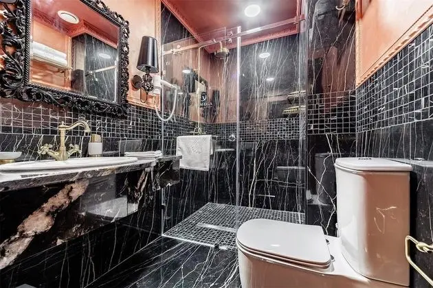 Premium Tek Büyük Yataklı Oda