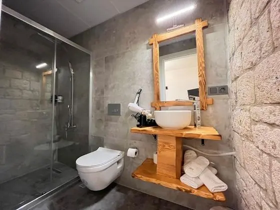 Şömineli Deluxe Oda, Havuz Manzaralı, Şömineli