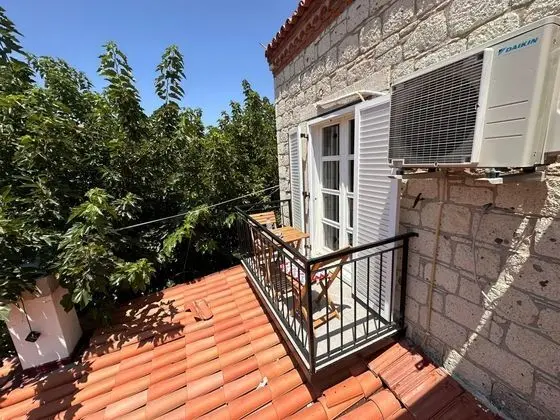 Taş Oda,Jakuzili
