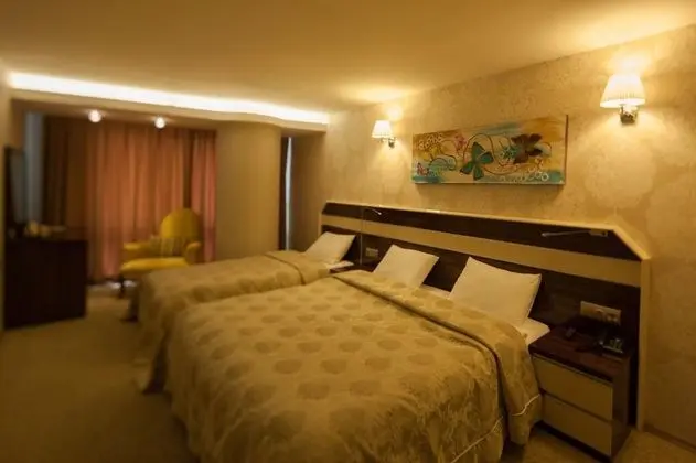 Standart Oda, Sokak Manzaralı