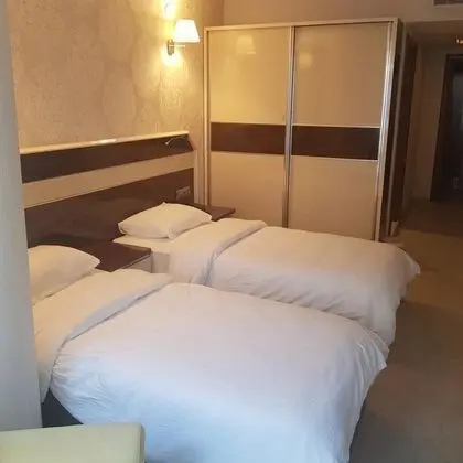 Standart Oda, Sokak Manzaralı