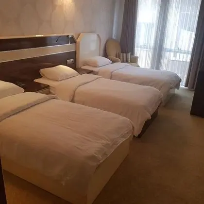 Triple, Sokak Manzaralı