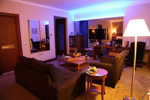 Suit Oda, Şehir Manzaralı, Jakuzili