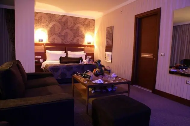 Suit Oda, Şehir Manzaralı, Jakuzili
