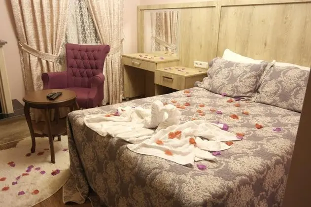 Jakuzili ve Şömineli Deluxe Oda, Bahçe Manzaralı