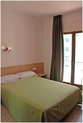 Büyük Yataklı Tek Kişilik Oda