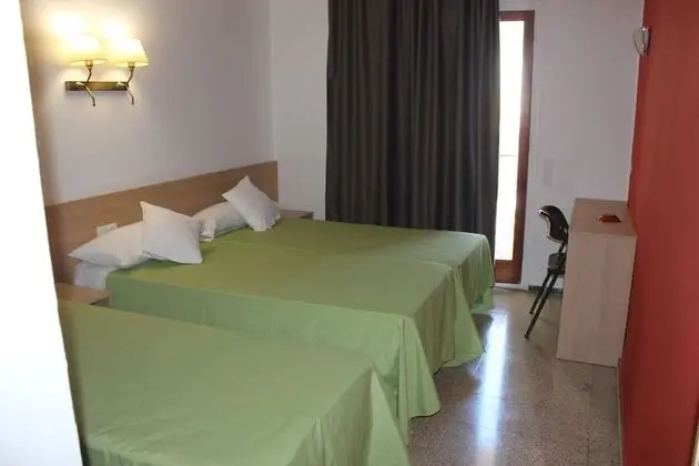 Üç Kişilik Oda