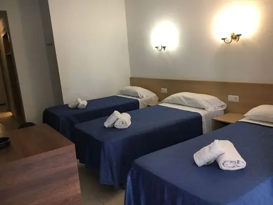 Üç Kişilik Oda