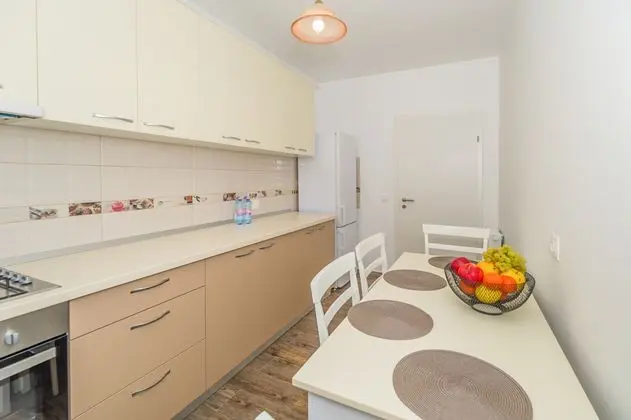 Junior Suit Capacity 1