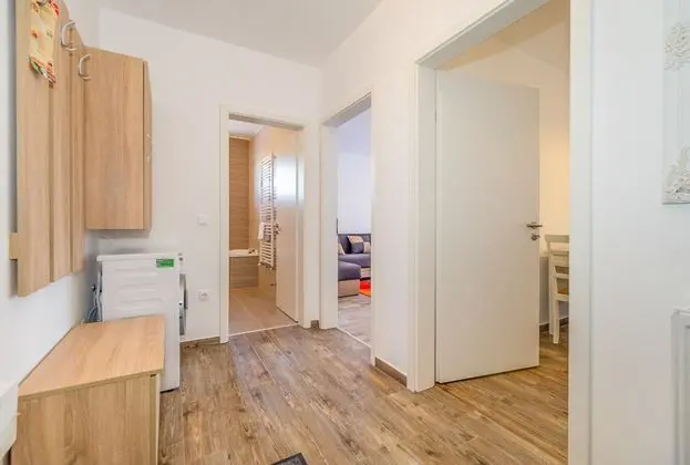 Junior Suit Capacity 1