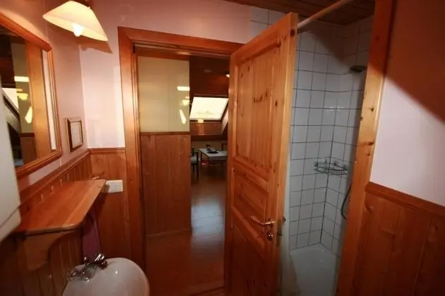 Tek Büyük Yataklı Oda, 1 Çift Kişilik Yatak, Ortak Banyo