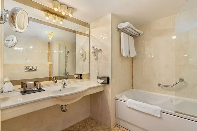Junior Suit with SPA access