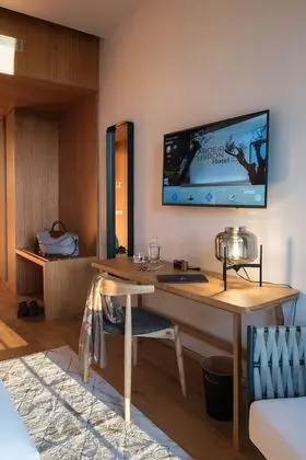 Tek Büyük veya İki Ayrı Yataklı Oda, Havuz Manzaralı