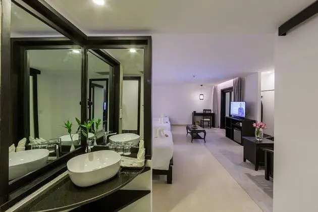 Landmark Room