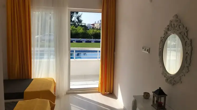 Aile Odası, Havuz veya Bahçe Manzaralı, Balkonlu