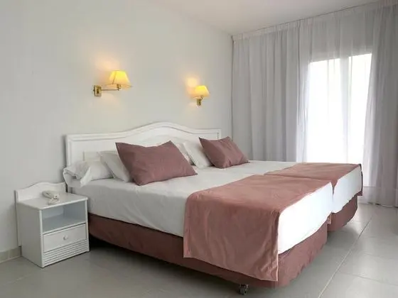 Basic Oda, Balkon, Havuz Manzaralı