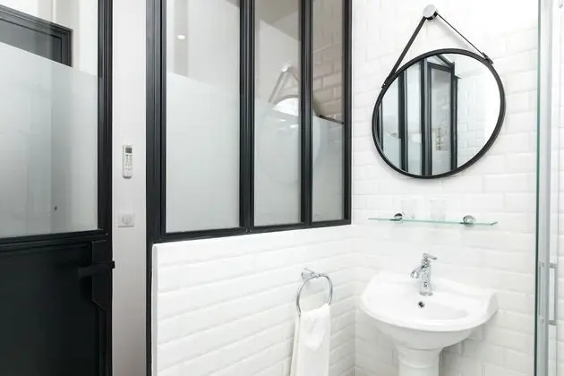 Tek Büyük Yataklı Oda (Petite Chambre Double, Vue sur la Rue)