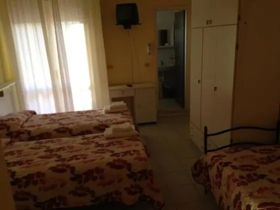 Üç Kişilik Oda